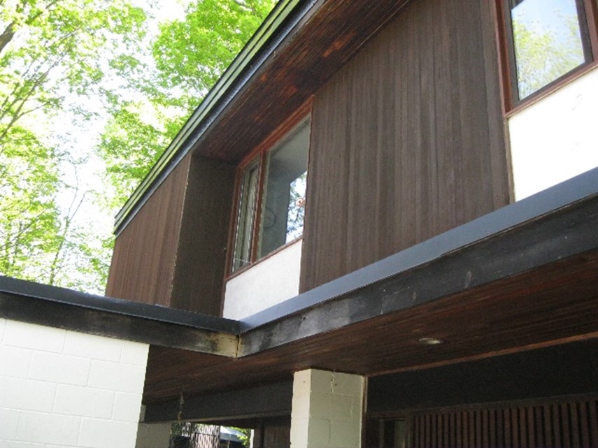 Lipsett House in Ottawa. Close up image of floor to ceiling windows.