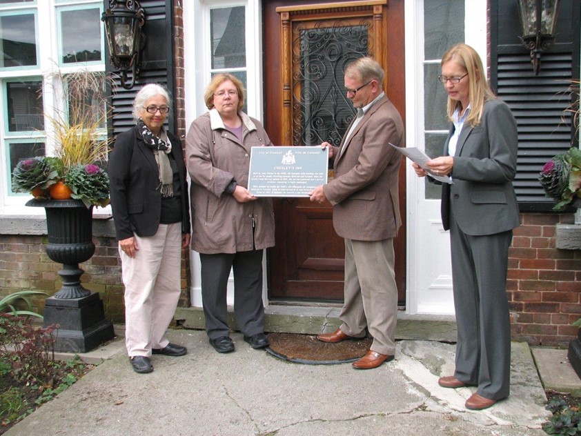 Cornwall MHC presents a new heritage plaque to a property owner