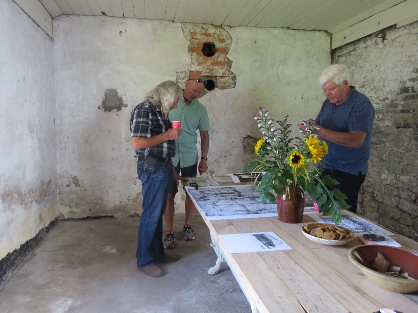 Two Niagara Falls MHC members meet with a property owner