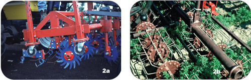 Deux types de sarcleurs mécaniques : sarcleur à tiges vibrantes et sarcleur à cages roulantes.