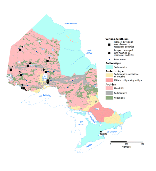 Carte des occurrences de lithium en Ontario indiquant que l’ouest de l’Ontario est la région qui compte le plus de cas de prospection développée avec des ressources. D’autres occurrences de lithium sont dispersées dans le centre et l’ouest de l’Ontario.