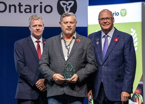 Minister Rob Flack and PA John Jordan awarding Eric Lang with the Urban Agriculture Excellence category award.