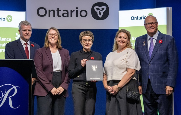 Minister Rob Flack and PA John Jordan awarding Barrett Centre of Innovation in Sustainable Urban Agriculture, Durham College with the Urban Agriculture Excellence category Honourable Mention certificate.