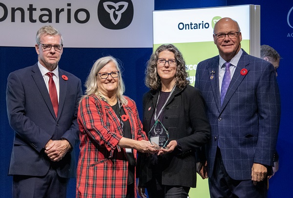 Minister Rob Flack and PA John Jordan awarding Cool Climate Oenology and Viticulture Institute, Brock University with the Research and Innovation Excellence category award.