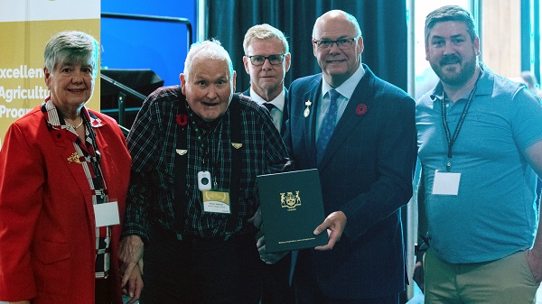 Minister Rob Flack and PA John Jordan awarding Jakeman’s Maple Products with the Food Processing Excellence category Honourable Mention certificate.
