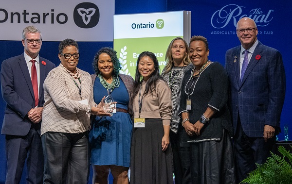 Minister Rob Flack and PA John Jordan awarding Foodpreneur Lab with the Education Excellence category award.