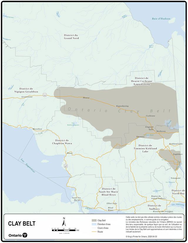 Carte illustrant la limite de la région de Clay Belt. La ceinture argileuse, les étendues d’eau, les cours d’eau et les routes y sont indiqués.