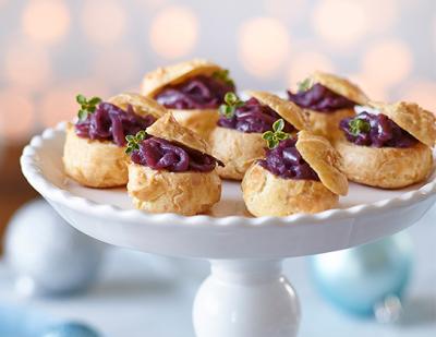 cheese-puffs-with-onion-jam.